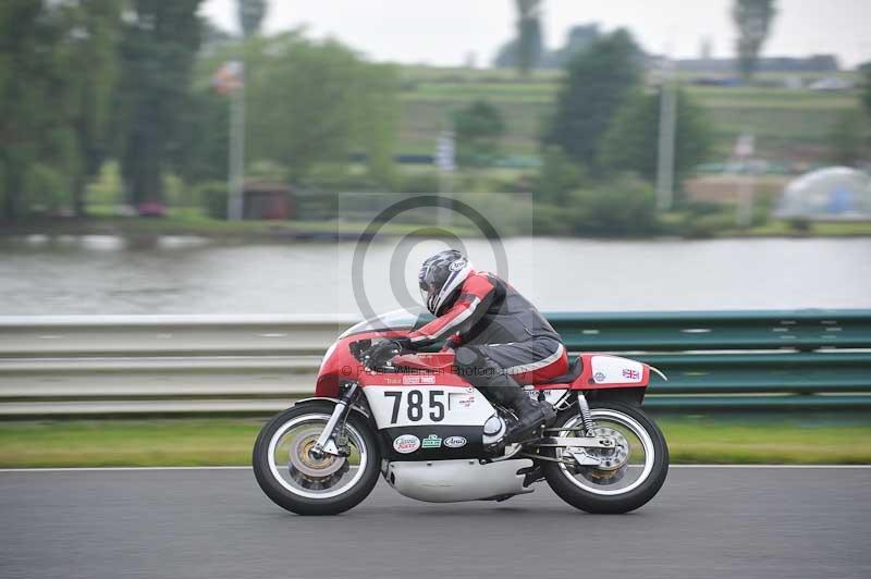 Mallory park Leicestershire;Mallory park photographs;Motorcycle action photographs;classic bikes;event digital images;eventdigitalimages;mallory park;no limits trackday;peter wileman photography;vintage bikes;vintage motorcycles;vmcc festival 1000 bikes