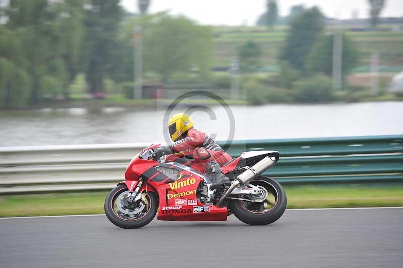 Mallory park Leicestershire;Mallory park photographs;Motorcycle action photographs;classic bikes;event digital images;eventdigitalimages;mallory park;no limits trackday;peter wileman photography;vintage bikes;vintage motorcycles;vmcc festival 1000 bikes