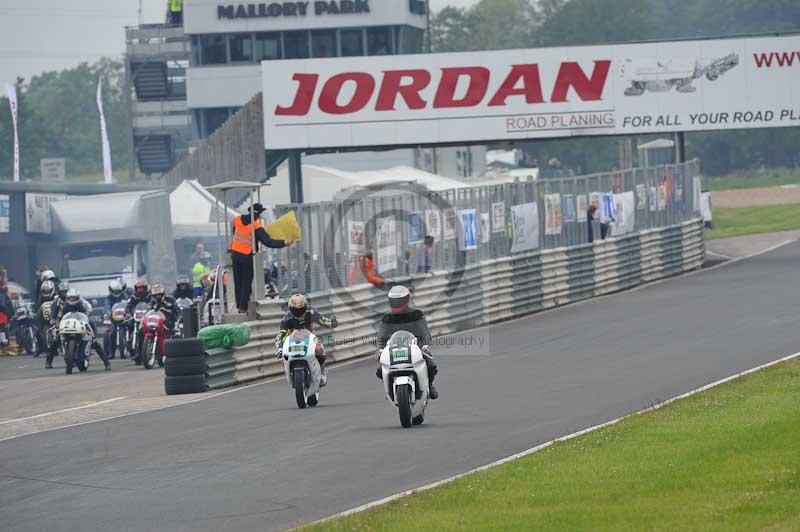 Mallory park Leicestershire;Mallory park photographs;Motorcycle action photographs;classic bikes;event digital images;eventdigitalimages;mallory park;no limits trackday;peter wileman photography;vintage bikes;vintage motorcycles;vmcc festival 1000 bikes