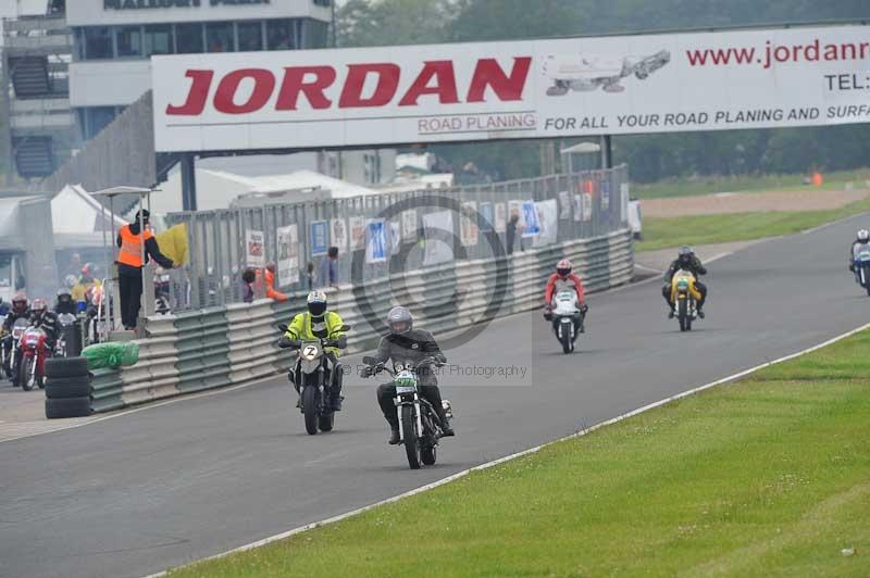 Mallory park Leicestershire;Mallory park photographs;Motorcycle action photographs;classic bikes;event digital images;eventdigitalimages;mallory park;no limits trackday;peter wileman photography;vintage bikes;vintage motorcycles;vmcc festival 1000 bikes