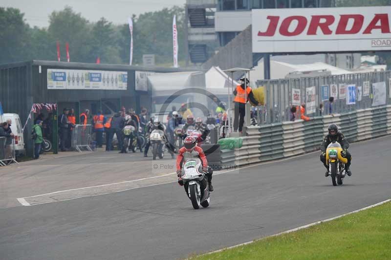 Mallory park Leicestershire;Mallory park photographs;Motorcycle action photographs;classic bikes;event digital images;eventdigitalimages;mallory park;no limits trackday;peter wileman photography;vintage bikes;vintage motorcycles;vmcc festival 1000 bikes