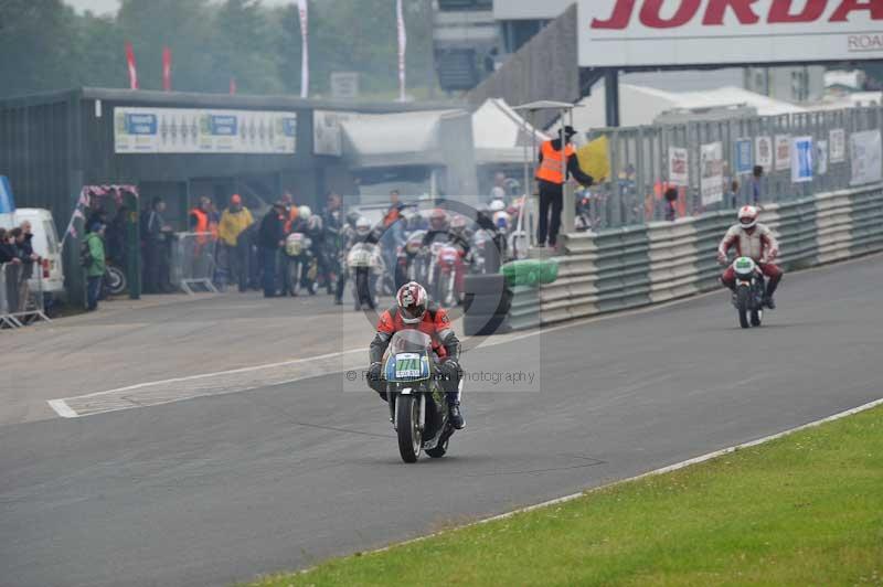 Mallory park Leicestershire;Mallory park photographs;Motorcycle action photographs;classic bikes;event digital images;eventdigitalimages;mallory park;no limits trackday;peter wileman photography;vintage bikes;vintage motorcycles;vmcc festival 1000 bikes