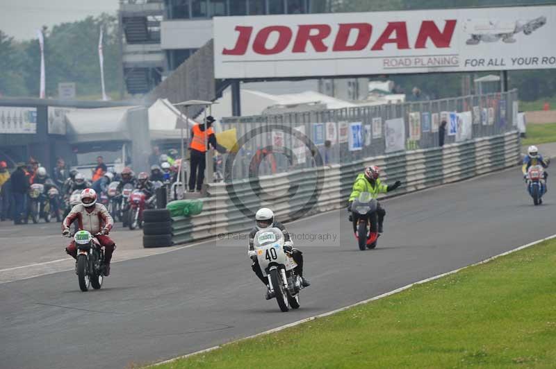 Mallory park Leicestershire;Mallory park photographs;Motorcycle action photographs;classic bikes;event digital images;eventdigitalimages;mallory park;no limits trackday;peter wileman photography;vintage bikes;vintage motorcycles;vmcc festival 1000 bikes