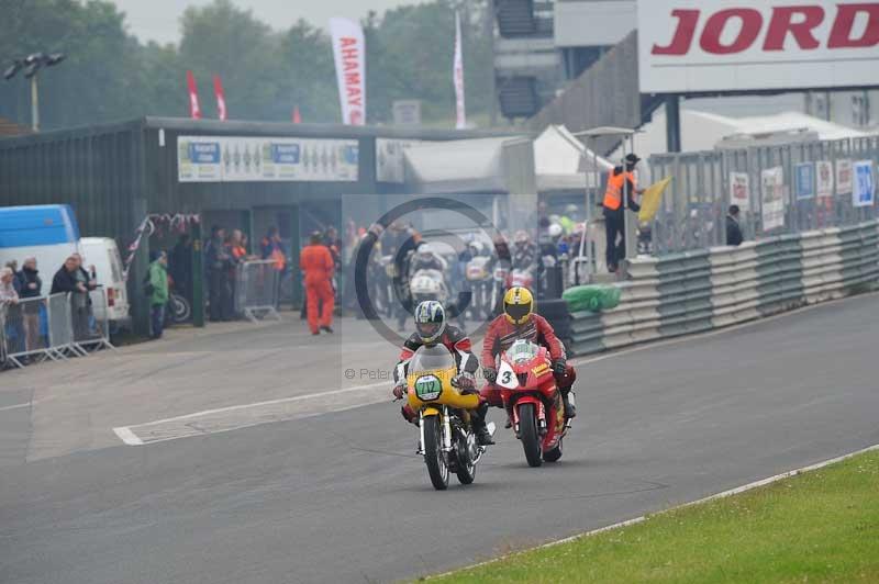 Mallory park Leicestershire;Mallory park photographs;Motorcycle action photographs;classic bikes;event digital images;eventdigitalimages;mallory park;no limits trackday;peter wileman photography;vintage bikes;vintage motorcycles;vmcc festival 1000 bikes