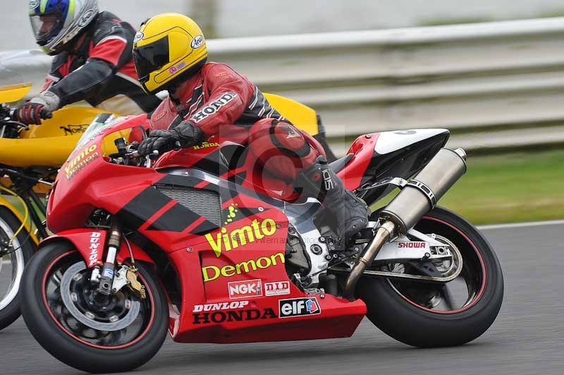 Mallory park Leicestershire;Mallory park photographs;Motorcycle action photographs;classic bikes;event digital images;eventdigitalimages;mallory park;no limits trackday;peter wileman photography;vintage bikes;vintage motorcycles;vmcc festival 1000 bikes