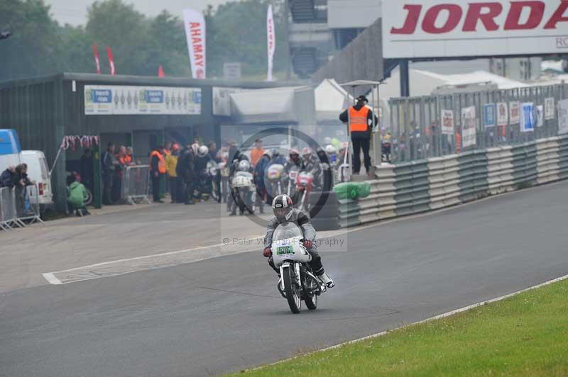 Mallory park Leicestershire;Mallory park photographs;Motorcycle action photographs;classic bikes;event digital images;eventdigitalimages;mallory park;no limits trackday;peter wileman photography;vintage bikes;vintage motorcycles;vmcc festival 1000 bikes