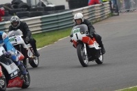 Mallory-park-Leicestershire;Mallory-park-photographs;Motorcycle-action-photographs;classic-bikes;event-digital-images;eventdigitalimages;mallory-park;no-limits-trackday;peter-wileman-photography;vintage-bikes;vintage-motorcycles;vmcc-festival-1000-bikes