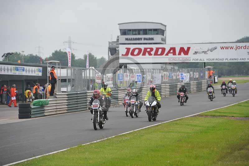 Mallory park Leicestershire;Mallory park photographs;Motorcycle action photographs;classic bikes;event digital images;eventdigitalimages;mallory park;no limits trackday;peter wileman photography;vintage bikes;vintage motorcycles;vmcc festival 1000 bikes