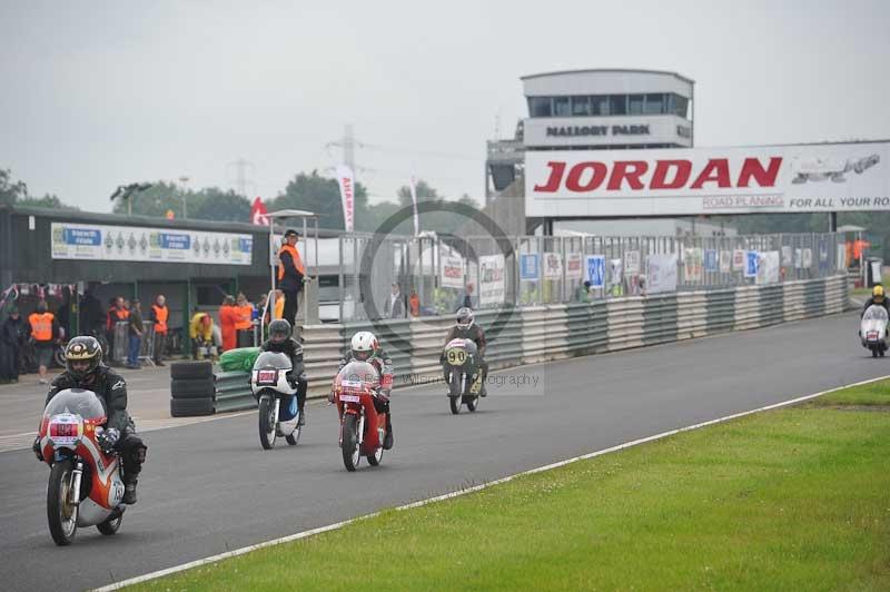 Mallory park Leicestershire;Mallory park photographs;Motorcycle action photographs;classic bikes;event digital images;eventdigitalimages;mallory park;no limits trackday;peter wileman photography;vintage bikes;vintage motorcycles;vmcc festival 1000 bikes