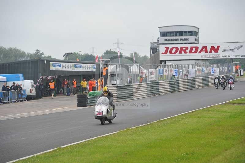 Mallory park Leicestershire;Mallory park photographs;Motorcycle action photographs;classic bikes;event digital images;eventdigitalimages;mallory park;no limits trackday;peter wileman photography;vintage bikes;vintage motorcycles;vmcc festival 1000 bikes