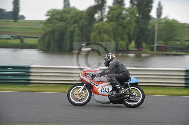 Mallory park Leicestershire;Mallory park photographs;Motorcycle action photographs;classic bikes;event digital images;eventdigitalimages;mallory park;no limits trackday;peter wileman photography;vintage bikes;vintage motorcycles;vmcc festival 1000 bikes