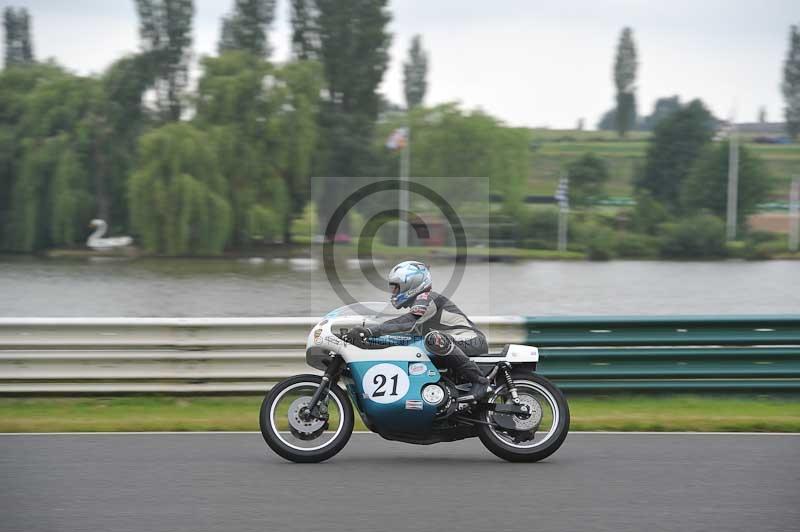 Mallory park Leicestershire;Mallory park photographs;Motorcycle action photographs;classic bikes;event digital images;eventdigitalimages;mallory park;no limits trackday;peter wileman photography;vintage bikes;vintage motorcycles;vmcc festival 1000 bikes