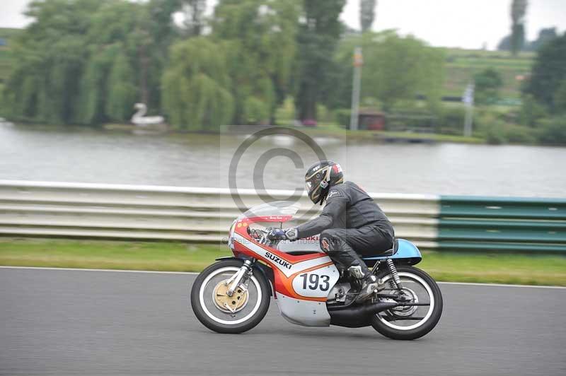 Mallory park Leicestershire;Mallory park photographs;Motorcycle action photographs;classic bikes;event digital images;eventdigitalimages;mallory park;no limits trackday;peter wileman photography;vintage bikes;vintage motorcycles;vmcc festival 1000 bikes