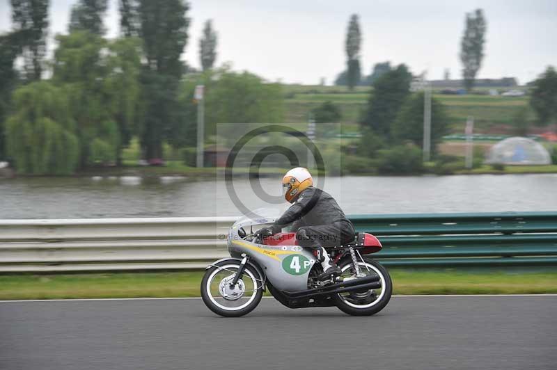 Mallory park Leicestershire;Mallory park photographs;Motorcycle action photographs;classic bikes;event digital images;eventdigitalimages;mallory park;no limits trackday;peter wileman photography;vintage bikes;vintage motorcycles;vmcc festival 1000 bikes
