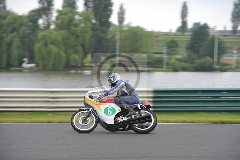 Mallory park Leicestershire;Mallory park photographs;Motorcycle action photographs;classic bikes;event digital images;eventdigitalimages;mallory park;no limits trackday;peter wileman photography;vintage bikes;vintage motorcycles;vmcc festival 1000 bikes