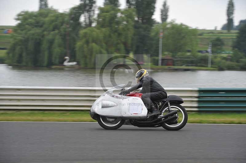 Mallory park Leicestershire;Mallory park photographs;Motorcycle action photographs;classic bikes;event digital images;eventdigitalimages;mallory park;no limits trackday;peter wileman photography;vintage bikes;vintage motorcycles;vmcc festival 1000 bikes