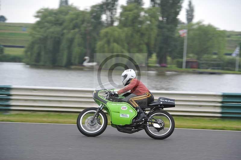 Mallory park Leicestershire;Mallory park photographs;Motorcycle action photographs;classic bikes;event digital images;eventdigitalimages;mallory park;no limits trackday;peter wileman photography;vintage bikes;vintage motorcycles;vmcc festival 1000 bikes