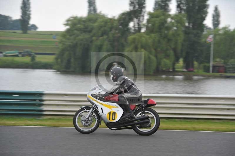 Mallory park Leicestershire;Mallory park photographs;Motorcycle action photographs;classic bikes;event digital images;eventdigitalimages;mallory park;no limits trackday;peter wileman photography;vintage bikes;vintage motorcycles;vmcc festival 1000 bikes