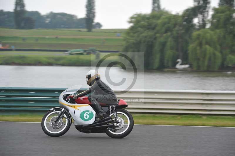 Mallory park Leicestershire;Mallory park photographs;Motorcycle action photographs;classic bikes;event digital images;eventdigitalimages;mallory park;no limits trackday;peter wileman photography;vintage bikes;vintage motorcycles;vmcc festival 1000 bikes