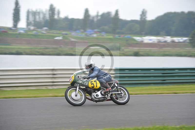 Mallory park Leicestershire;Mallory park photographs;Motorcycle action photographs;classic bikes;event digital images;eventdigitalimages;mallory park;no limits trackday;peter wileman photography;vintage bikes;vintage motorcycles;vmcc festival 1000 bikes