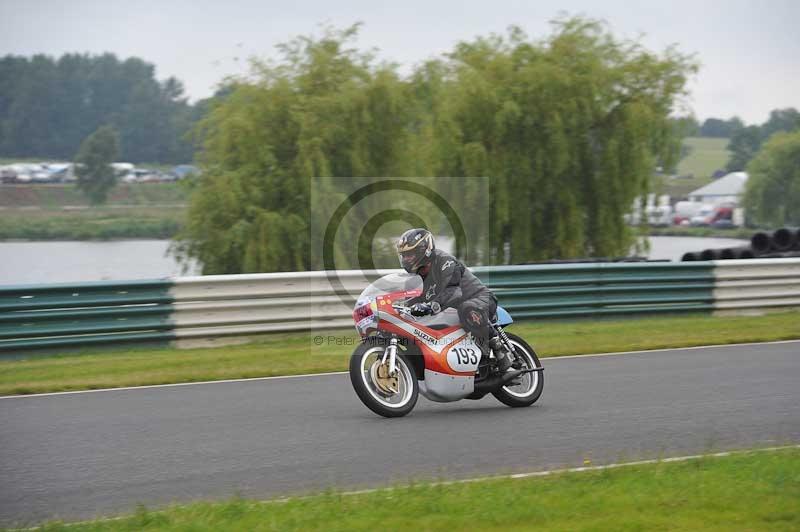 Mallory park Leicestershire;Mallory park photographs;Motorcycle action photographs;classic bikes;event digital images;eventdigitalimages;mallory park;no limits trackday;peter wileman photography;vintage bikes;vintage motorcycles;vmcc festival 1000 bikes