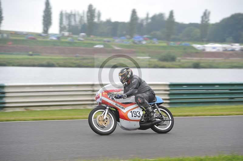 Mallory park Leicestershire;Mallory park photographs;Motorcycle action photographs;classic bikes;event digital images;eventdigitalimages;mallory park;no limits trackday;peter wileman photography;vintage bikes;vintage motorcycles;vmcc festival 1000 bikes