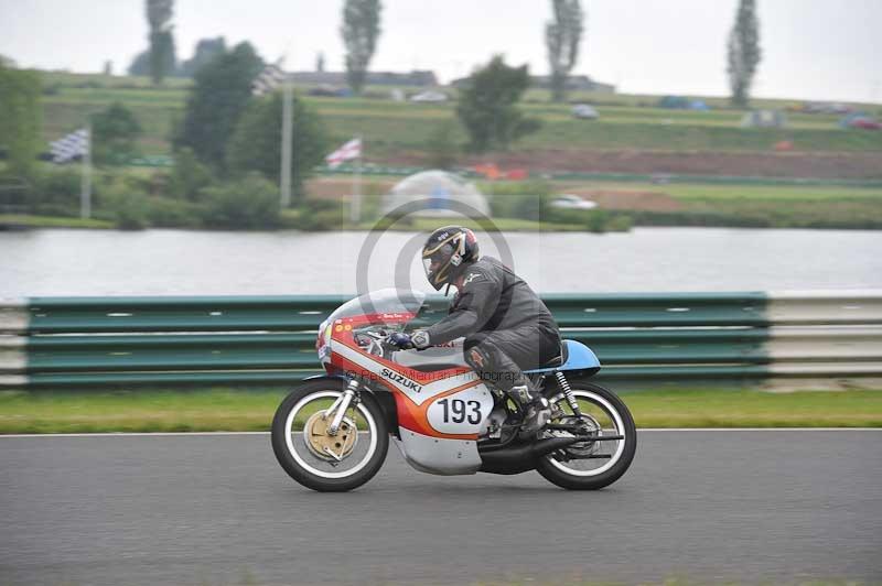 Mallory park Leicestershire;Mallory park photographs;Motorcycle action photographs;classic bikes;event digital images;eventdigitalimages;mallory park;no limits trackday;peter wileman photography;vintage bikes;vintage motorcycles;vmcc festival 1000 bikes