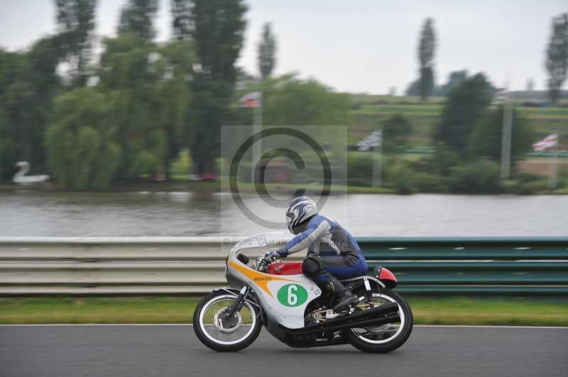 Mallory park Leicestershire;Mallory park photographs;Motorcycle action photographs;classic bikes;event digital images;eventdigitalimages;mallory park;no limits trackday;peter wileman photography;vintage bikes;vintage motorcycles;vmcc festival 1000 bikes