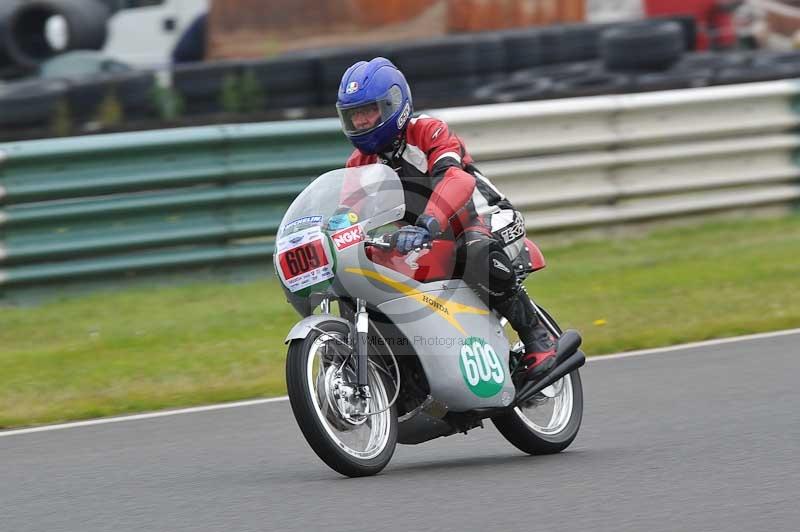 Mallory park Leicestershire;Mallory park photographs;Motorcycle action photographs;classic bikes;event digital images;eventdigitalimages;mallory park;no limits trackday;peter wileman photography;vintage bikes;vintage motorcycles;vmcc festival 1000 bikes