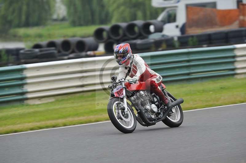 Mallory park Leicestershire;Mallory park photographs;Motorcycle action photographs;classic bikes;event digital images;eventdigitalimages;mallory park;no limits trackday;peter wileman photography;vintage bikes;vintage motorcycles;vmcc festival 1000 bikes