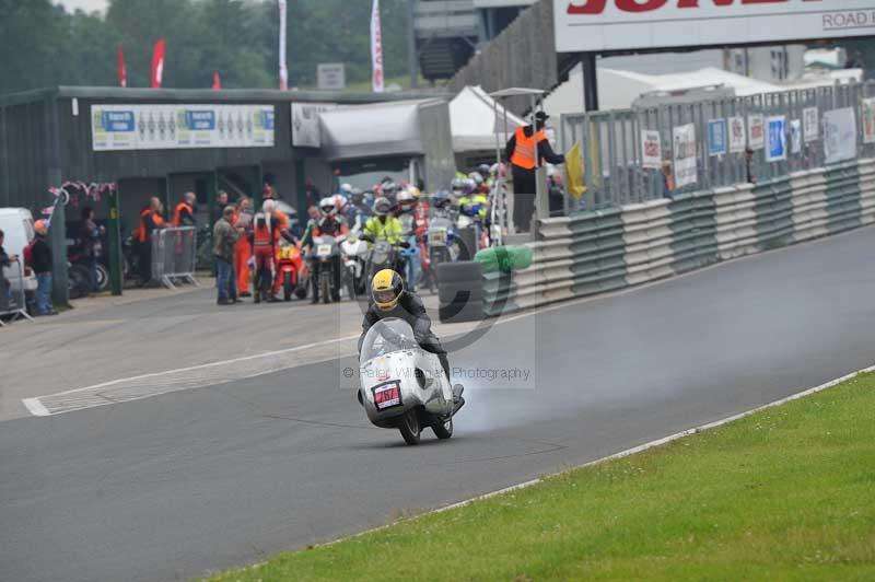 Mallory park Leicestershire;Mallory park photographs;Motorcycle action photographs;classic bikes;event digital images;eventdigitalimages;mallory park;no limits trackday;peter wileman photography;vintage bikes;vintage motorcycles;vmcc festival 1000 bikes