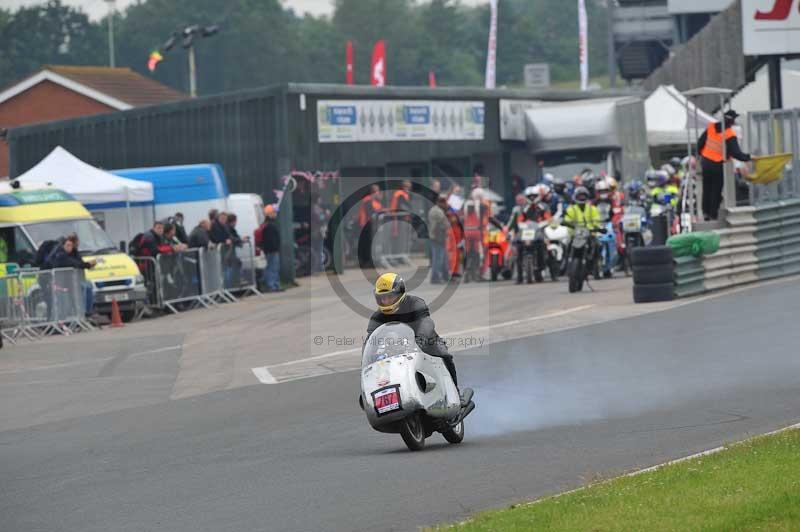 Mallory park Leicestershire;Mallory park photographs;Motorcycle action photographs;classic bikes;event digital images;eventdigitalimages;mallory park;no limits trackday;peter wileman photography;vintage bikes;vintage motorcycles;vmcc festival 1000 bikes