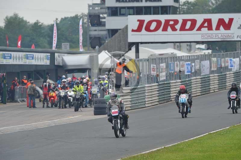 Mallory park Leicestershire;Mallory park photographs;Motorcycle action photographs;classic bikes;event digital images;eventdigitalimages;mallory park;no limits trackday;peter wileman photography;vintage bikes;vintage motorcycles;vmcc festival 1000 bikes