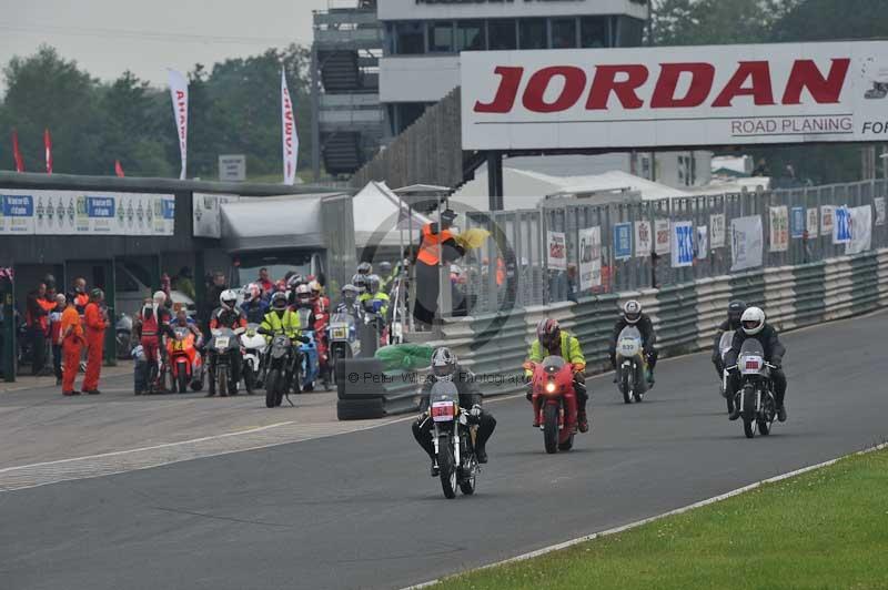 Mallory park Leicestershire;Mallory park photographs;Motorcycle action photographs;classic bikes;event digital images;eventdigitalimages;mallory park;no limits trackday;peter wileman photography;vintage bikes;vintage motorcycles;vmcc festival 1000 bikes