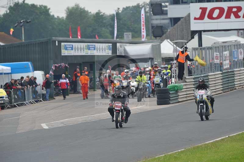 Mallory park Leicestershire;Mallory park photographs;Motorcycle action photographs;classic bikes;event digital images;eventdigitalimages;mallory park;no limits trackday;peter wileman photography;vintage bikes;vintage motorcycles;vmcc festival 1000 bikes