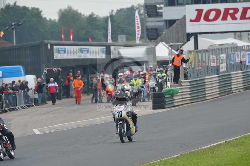 Mallory park Leicestershire;Mallory park photographs;Motorcycle action photographs;classic bikes;event digital images;eventdigitalimages;mallory park;no limits trackday;peter wileman photography;vintage bikes;vintage motorcycles;vmcc festival 1000 bikes