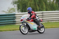 Mallory-park-Leicestershire;Mallory-park-photographs;Motorcycle-action-photographs;classic-bikes;event-digital-images;eventdigitalimages;mallory-park;no-limits-trackday;peter-wileman-photography;vintage-bikes;vintage-motorcycles;vmcc-festival-1000-bikes