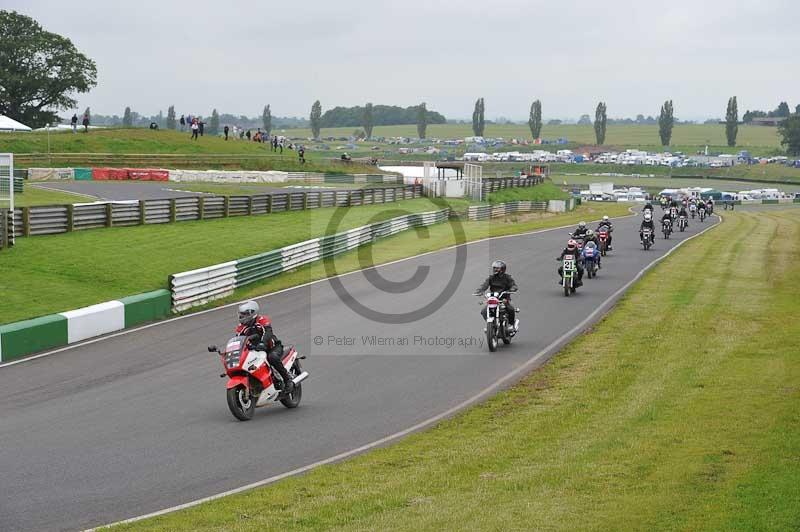 Mallory park Leicestershire;Mallory park photographs;Motorcycle action photographs;classic bikes;event digital images;eventdigitalimages;mallory park;no limits trackday;peter wileman photography;vintage bikes;vintage motorcycles;vmcc festival 1000 bikes