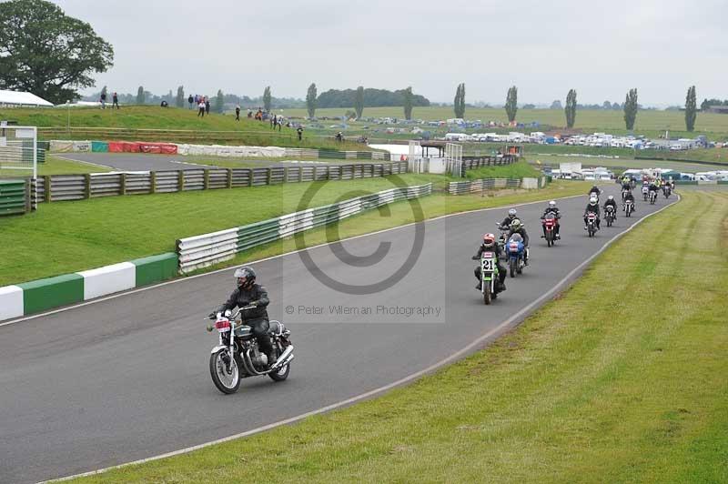 Mallory park Leicestershire;Mallory park photographs;Motorcycle action photographs;classic bikes;event digital images;eventdigitalimages;mallory park;no limits trackday;peter wileman photography;vintage bikes;vintage motorcycles;vmcc festival 1000 bikes
