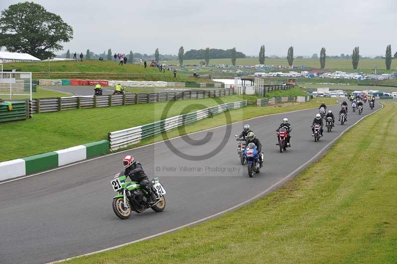 Mallory park Leicestershire;Mallory park photographs;Motorcycle action photographs;classic bikes;event digital images;eventdigitalimages;mallory park;no limits trackday;peter wileman photography;vintage bikes;vintage motorcycles;vmcc festival 1000 bikes