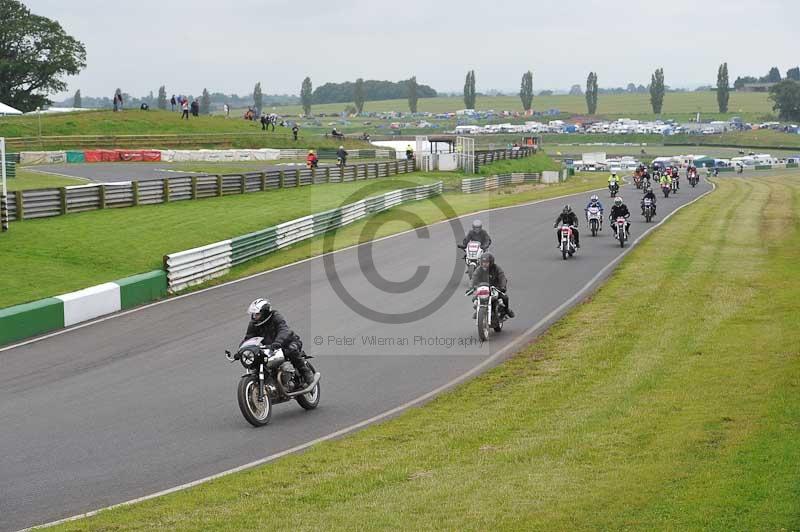 Mallory park Leicestershire;Mallory park photographs;Motorcycle action photographs;classic bikes;event digital images;eventdigitalimages;mallory park;no limits trackday;peter wileman photography;vintage bikes;vintage motorcycles;vmcc festival 1000 bikes