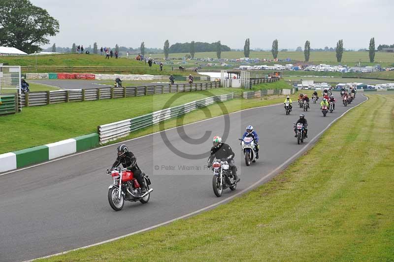 Mallory park Leicestershire;Mallory park photographs;Motorcycle action photographs;classic bikes;event digital images;eventdigitalimages;mallory park;no limits trackday;peter wileman photography;vintage bikes;vintage motorcycles;vmcc festival 1000 bikes