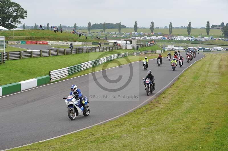Mallory park Leicestershire;Mallory park photographs;Motorcycle action photographs;classic bikes;event digital images;eventdigitalimages;mallory park;no limits trackday;peter wileman photography;vintage bikes;vintage motorcycles;vmcc festival 1000 bikes