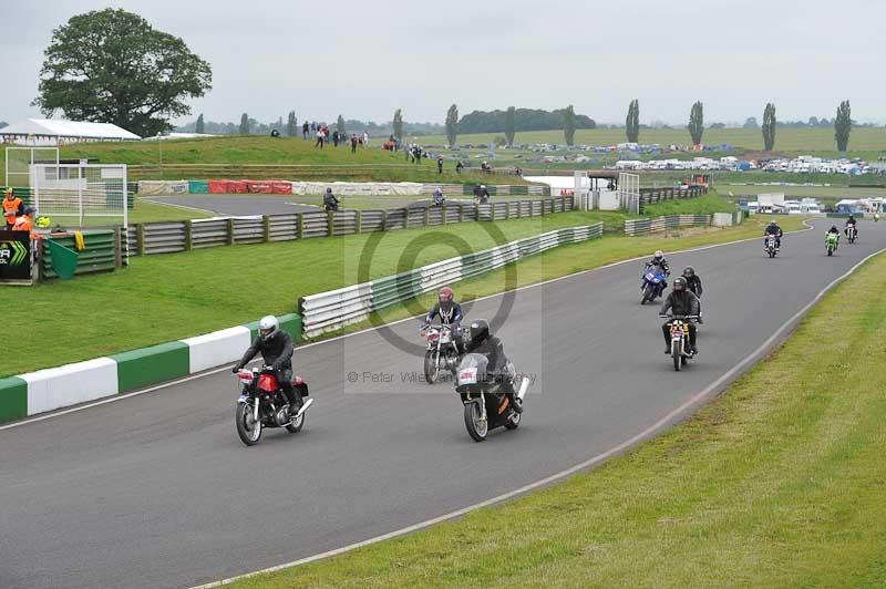 Mallory park Leicestershire;Mallory park photographs;Motorcycle action photographs;classic bikes;event digital images;eventdigitalimages;mallory park;no limits trackday;peter wileman photography;vintage bikes;vintage motorcycles;vmcc festival 1000 bikes