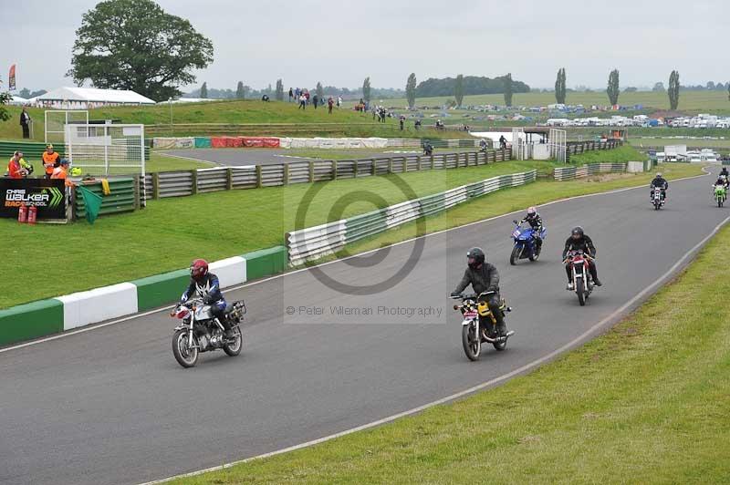 Mallory park Leicestershire;Mallory park photographs;Motorcycle action photographs;classic bikes;event digital images;eventdigitalimages;mallory park;no limits trackday;peter wileman photography;vintage bikes;vintage motorcycles;vmcc festival 1000 bikes