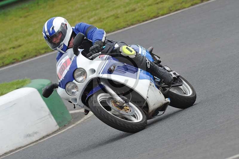 Mallory park Leicestershire;Mallory park photographs;Motorcycle action photographs;classic bikes;event digital images;eventdigitalimages;mallory park;no limits trackday;peter wileman photography;vintage bikes;vintage motorcycles;vmcc festival 1000 bikes