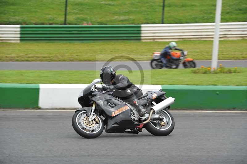 Mallory park Leicestershire;Mallory park photographs;Motorcycle action photographs;classic bikes;event digital images;eventdigitalimages;mallory park;no limits trackday;peter wileman photography;vintage bikes;vintage motorcycles;vmcc festival 1000 bikes
