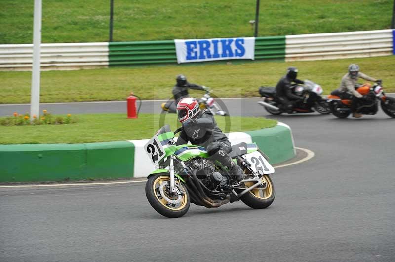 Mallory park Leicestershire;Mallory park photographs;Motorcycle action photographs;classic bikes;event digital images;eventdigitalimages;mallory park;no limits trackday;peter wileman photography;vintage bikes;vintage motorcycles;vmcc festival 1000 bikes