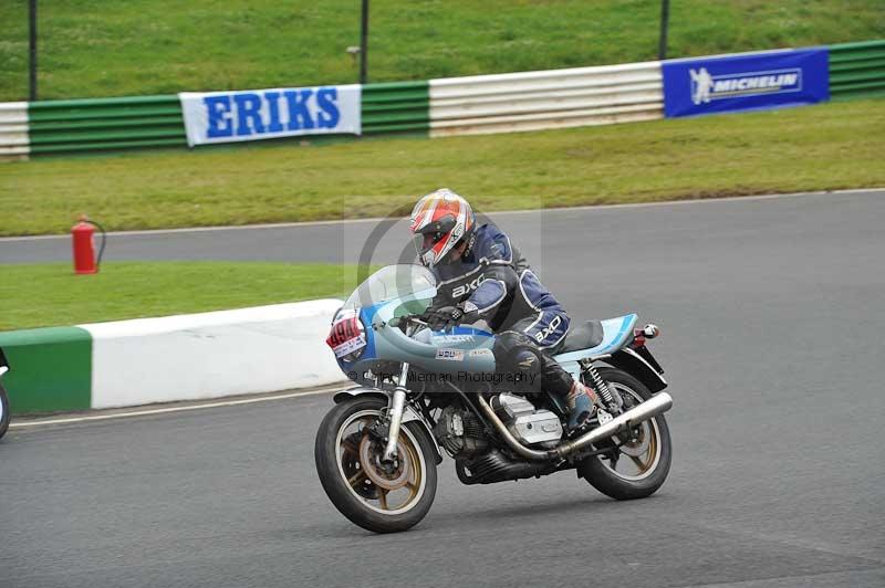 Mallory park Leicestershire;Mallory park photographs;Motorcycle action photographs;classic bikes;event digital images;eventdigitalimages;mallory park;no limits trackday;peter wileman photography;vintage bikes;vintage motorcycles;vmcc festival 1000 bikes