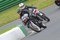 Mallory-park-Leicestershire;Mallory-park-photographs;Motorcycle-action-photographs;classic-bikes;event-digital-images;eventdigitalimages;mallory-park;no-limits-trackday;peter-wileman-photography;vintage-bikes;vintage-motorcycles;vmcc-festival-1000-bikes